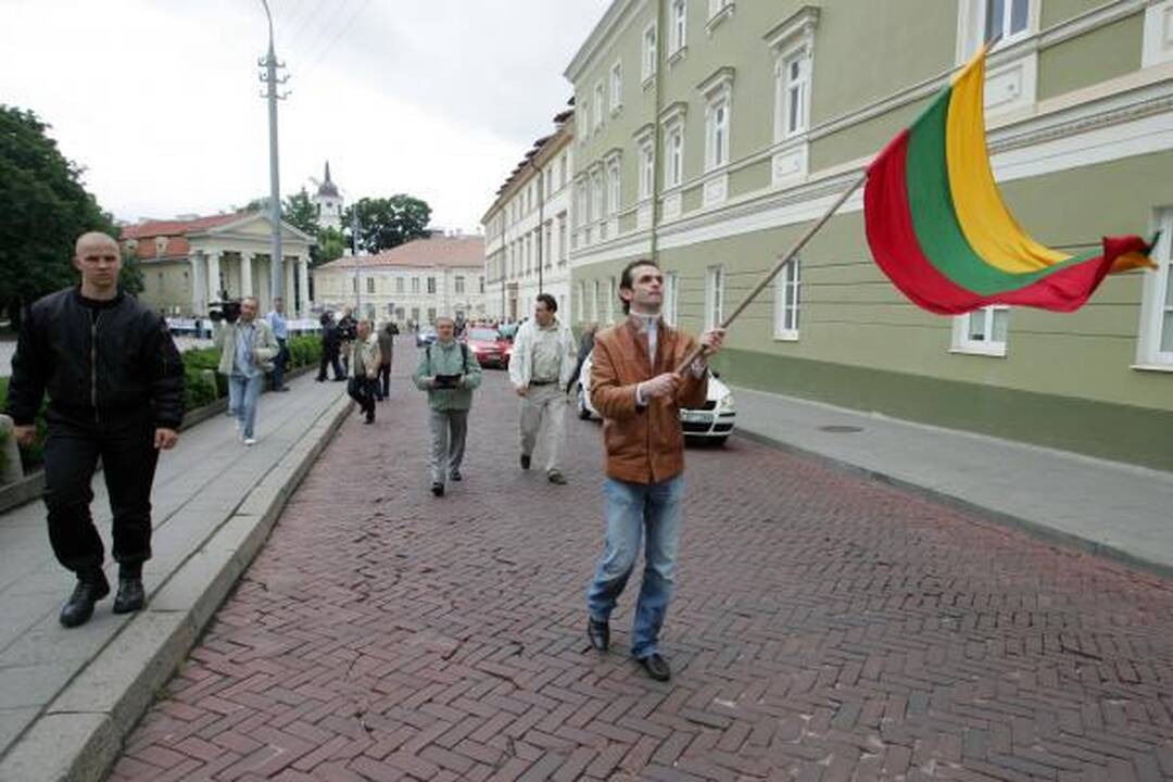 Ir gėjai, ir skustagalviai V.Adamkaus prašė apsaugoti vaikus (papildyta)