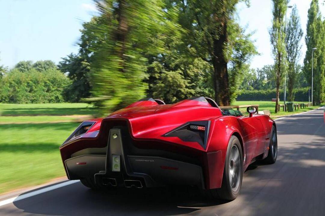 Naujas italų superautomoblis diktuos kitokią madą