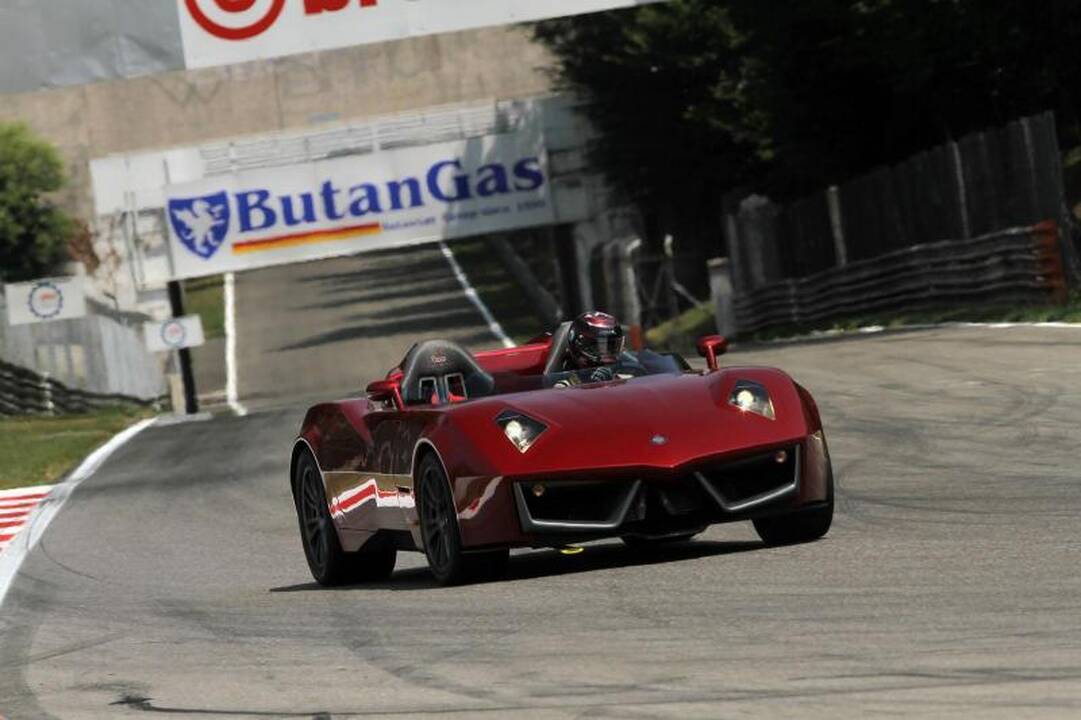 Naujas italų superautomoblis diktuos kitokią madą