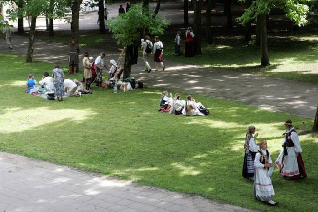 Dainų šventė: supiltas Lietuvos žemėlapis, pažadinta žemė