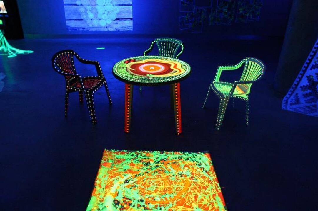 Kauno bienalė „Tekstilė“: „Žalgirio“ arenoje – žaidimai su šviesa