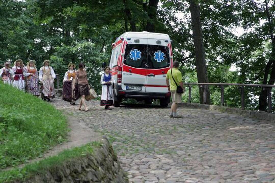 Dainų šventėje - pirmosios aukos: lenkų turistei lūžo koja (papildyta)
