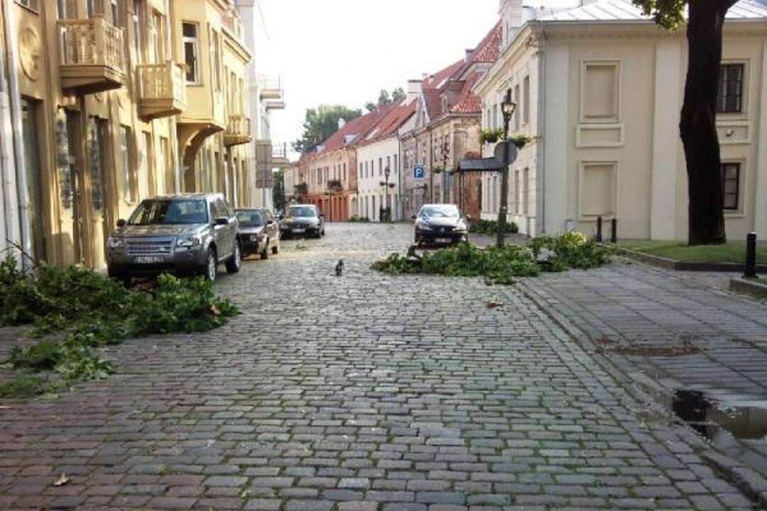 Sekmadienio naktį miestą nusiaubė audra (papildyta)