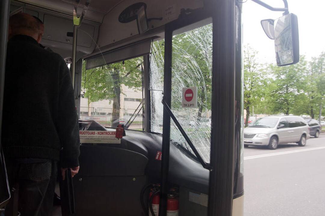 Žirmūnuose troleibusas partrenkė vyriškį