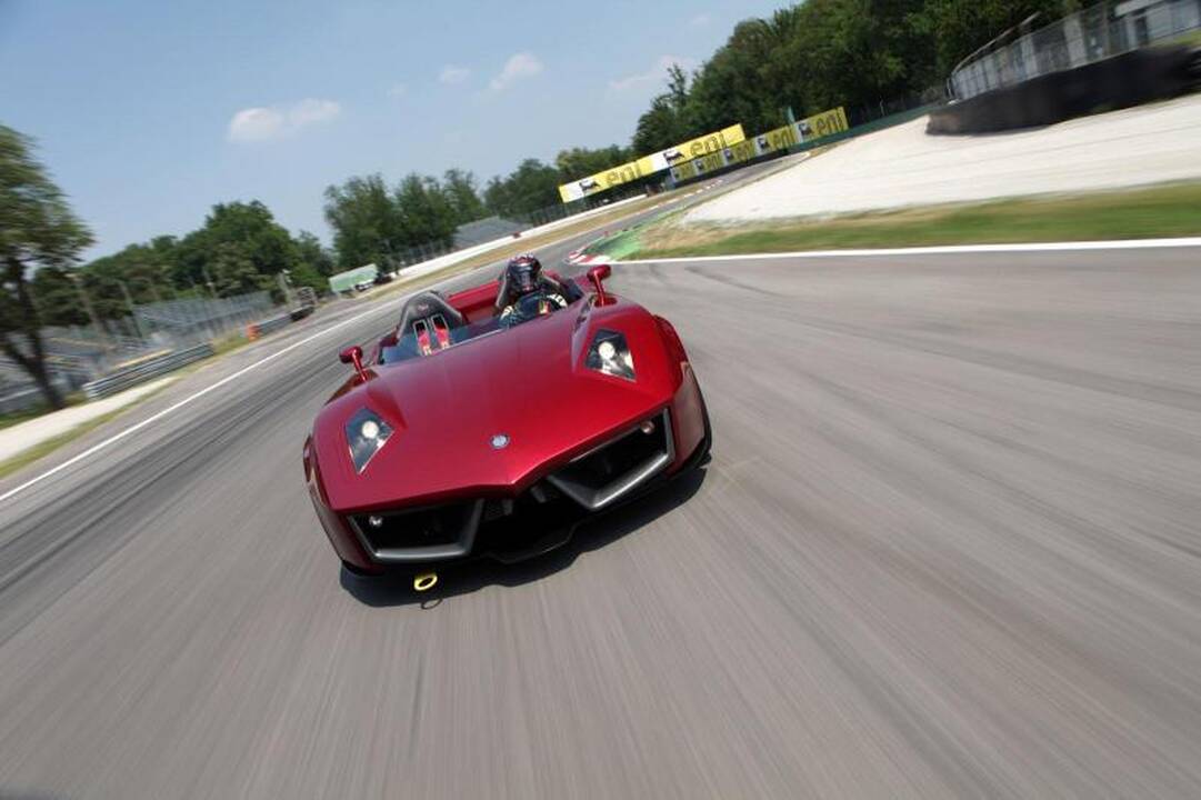 Naujas italų superautomoblis diktuos kitokią madą