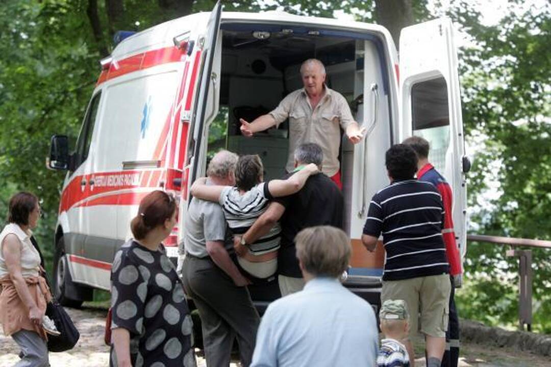 Dainų šventėje - pirmosios aukos: lenkų turistei lūžo koja (papildyta)