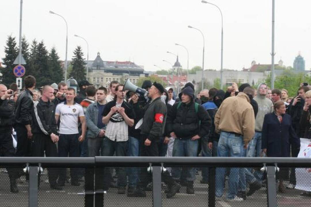 Po eitynių - riaušės. P.Gražulis ir K.Uoka išvesdinti jėga
