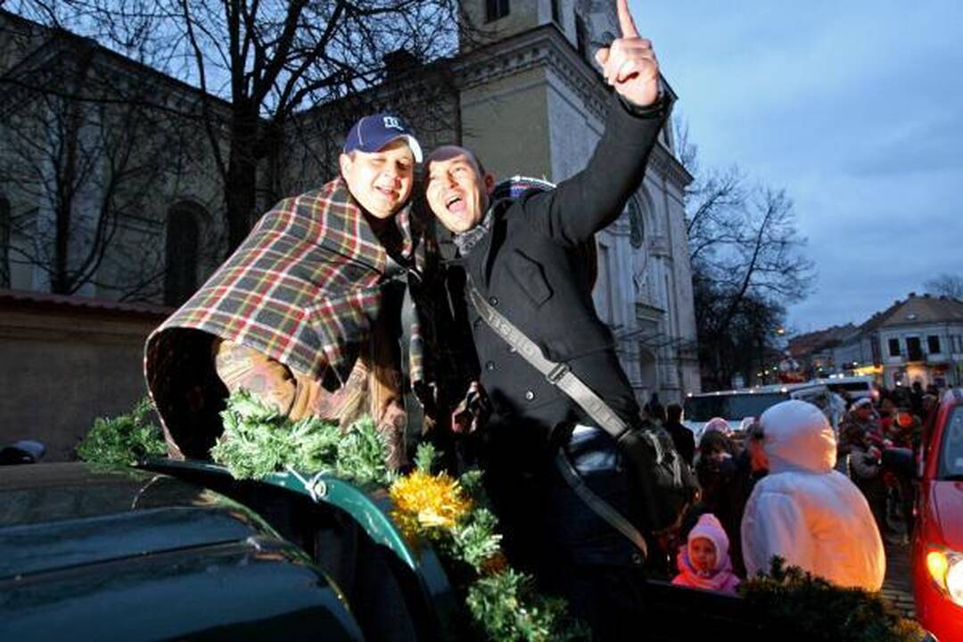 Eglės įžiebimo šventėje išvargino laukimas 