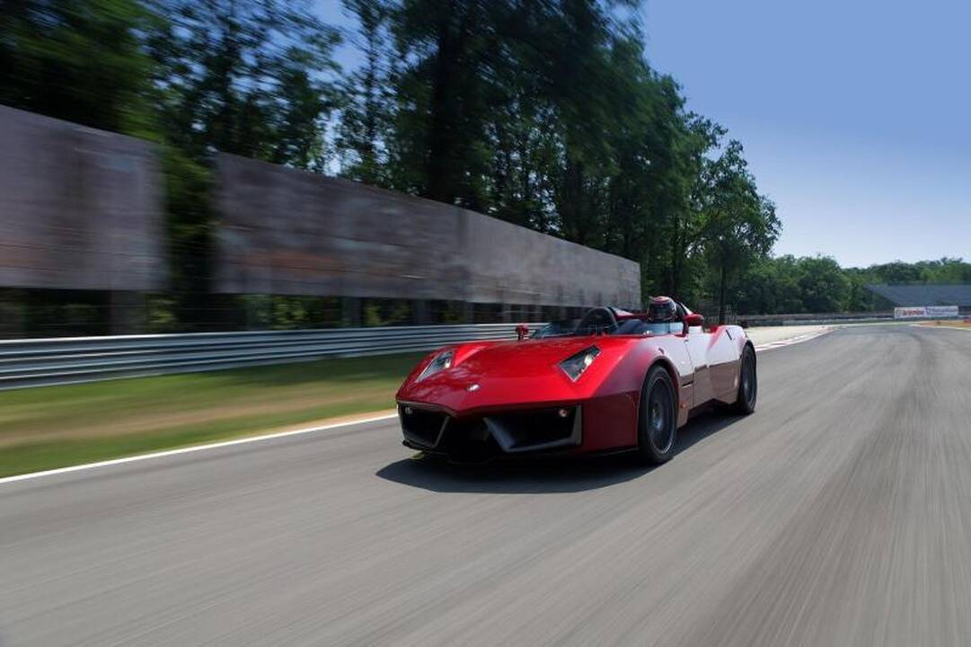Naujas italų superautomoblis diktuos kitokią madą
