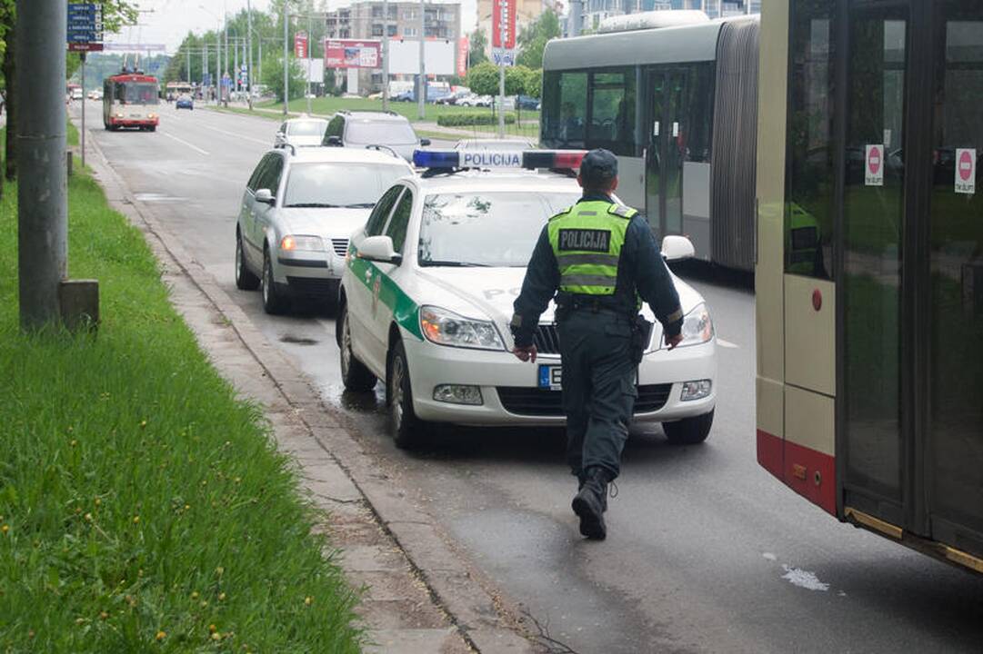 Žirmūnuose troleibusas partrenkė vyriškį