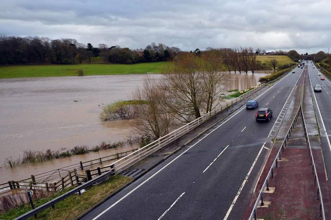 Didžiąją Britaniją septintą dieną iš eilės skalauja liūtys