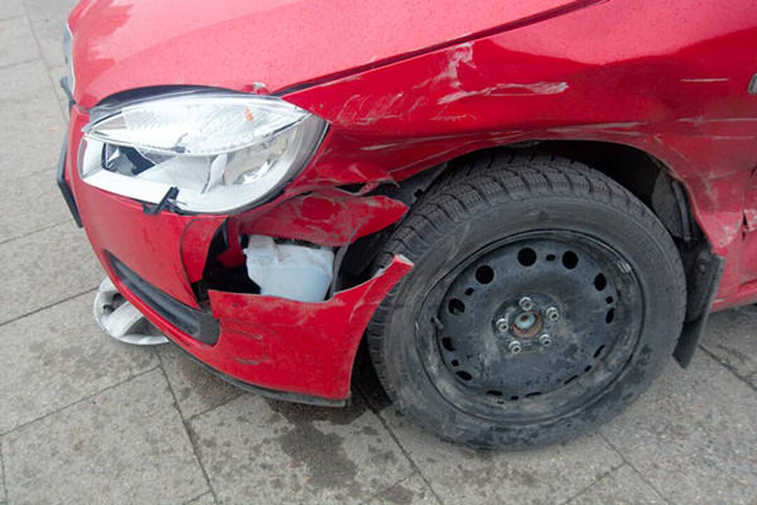 Vilniuje siautėjęs „Lexus“ vairuotojas taranavo aštuonis automobilius (papildyta)