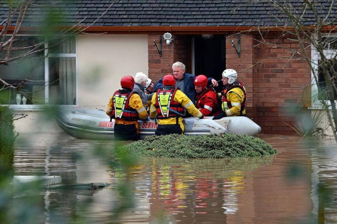 Didžiąją Britaniją septintą dieną iš eilės skalauja liūtys