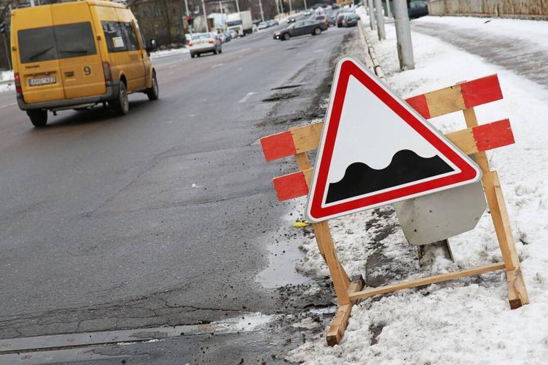 Kauno gatvių krateriai mašinas laužys bent iki pavasario