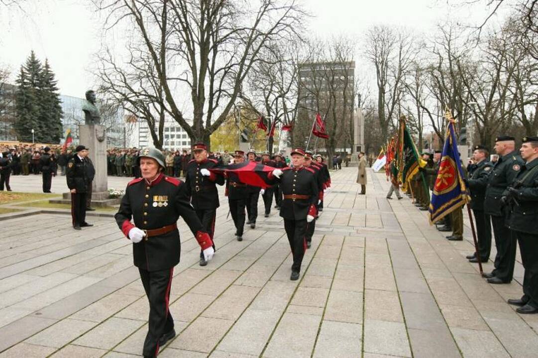Kariuomenės dienos proga Kaune aidėjo salvės