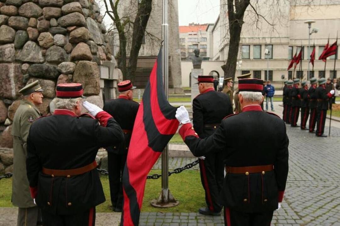 Kariuomenės dienos proga Kaune aidėjo salvės