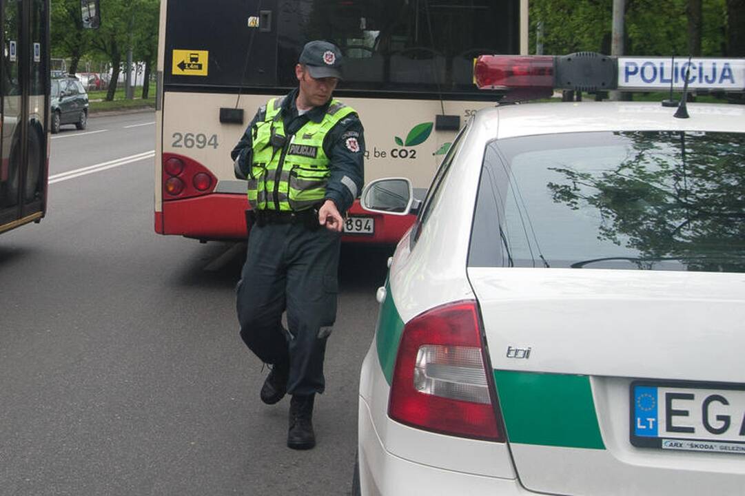 Žirmūnuose troleibusas partrenkė vyriškį