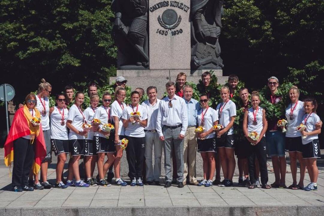 Pagerbti medalius iškovoję jaunieji Kauno krepšininkai