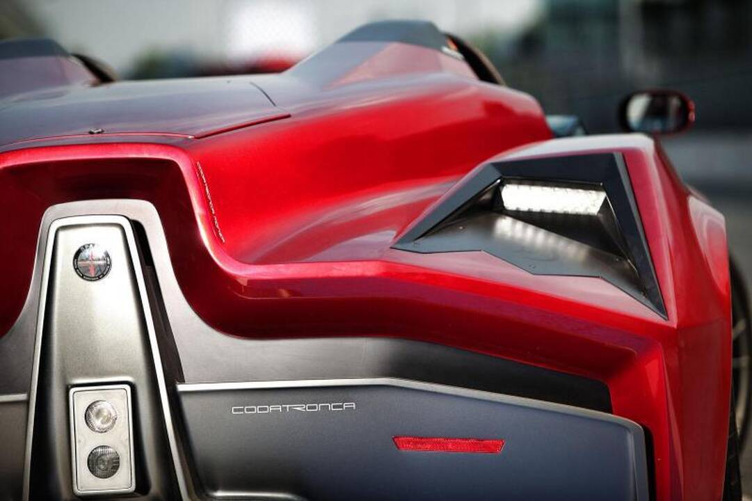 Naujas italų superautomoblis diktuos kitokią madą