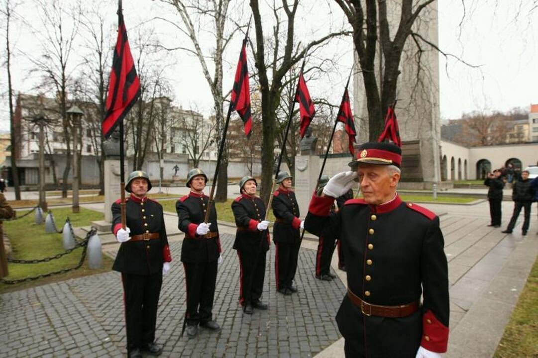 Kariuomenės dienos proga Kaune aidėjo salvės
