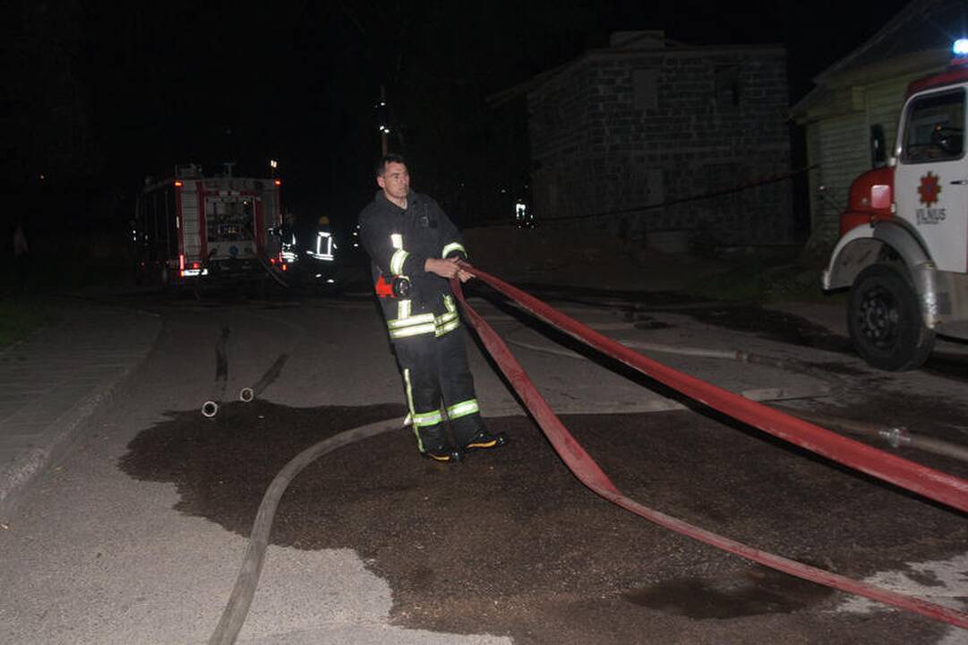 Šeštadienį Vilniuje degė negyvenamas namas