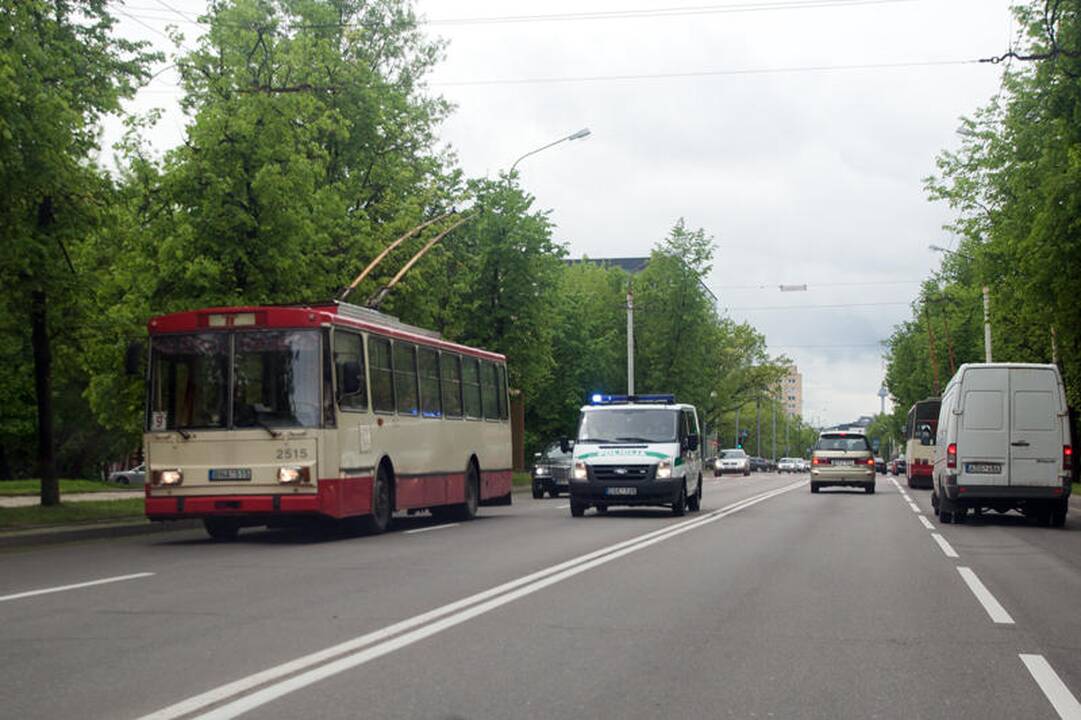 Žirmūnuose troleibusas partrenkė vyriškį