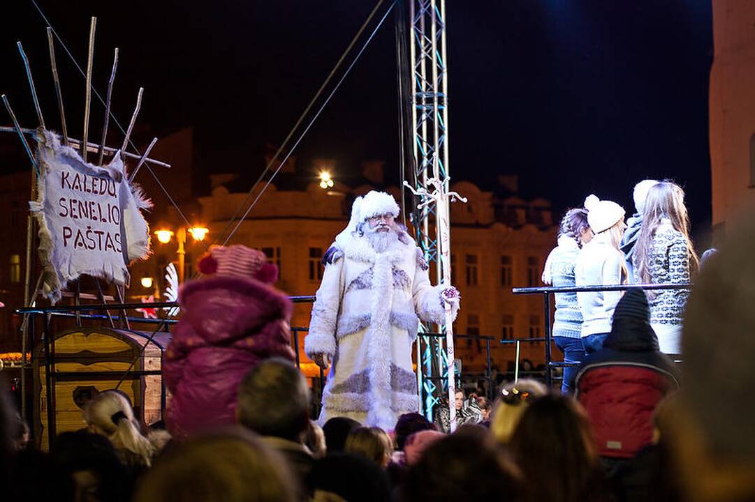 Vilniuje įžiebta įspūdinga Kalėdų eglė   