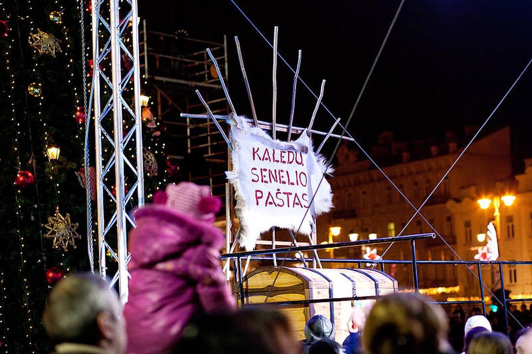 Vilniuje įžiebta įspūdinga Kalėdų eglė   