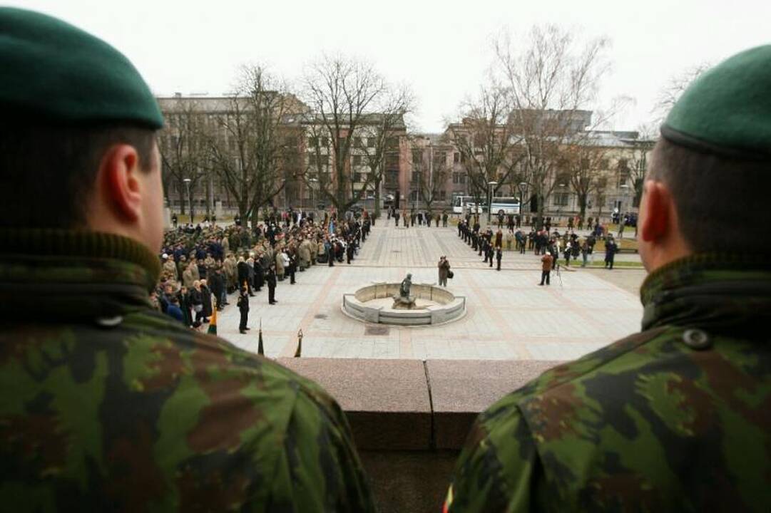 Kariuomenės dienos proga Kaune aidėjo salvės