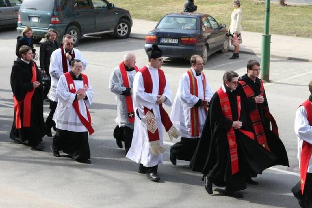 Kristaus kryžiaus kelią ėjo šimtai klaipėdiečių