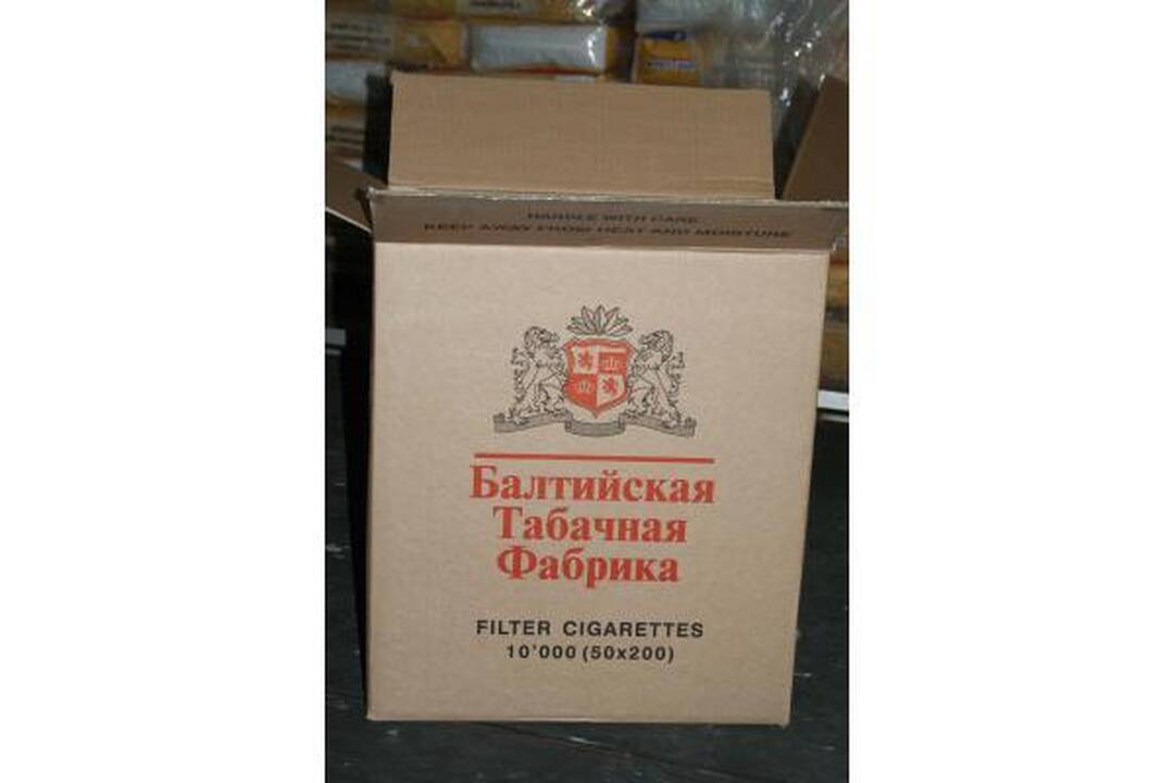 Su plytelių klijais vežė ir kontrabandą