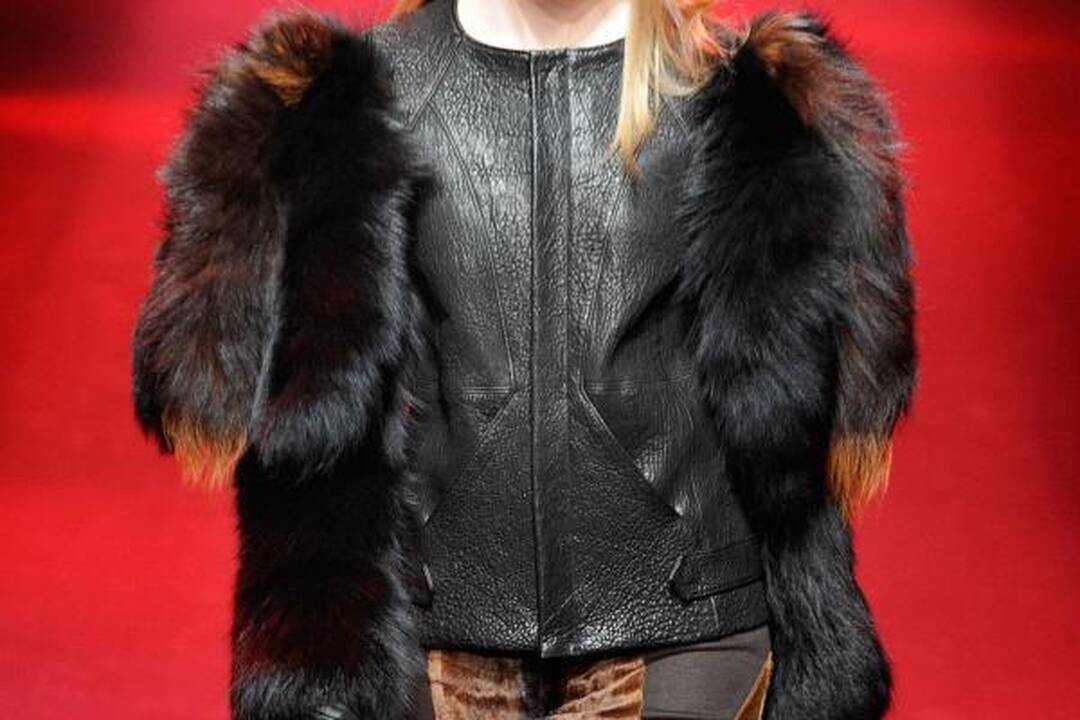 Rudens mados tendencijos: dirbtinis kailis