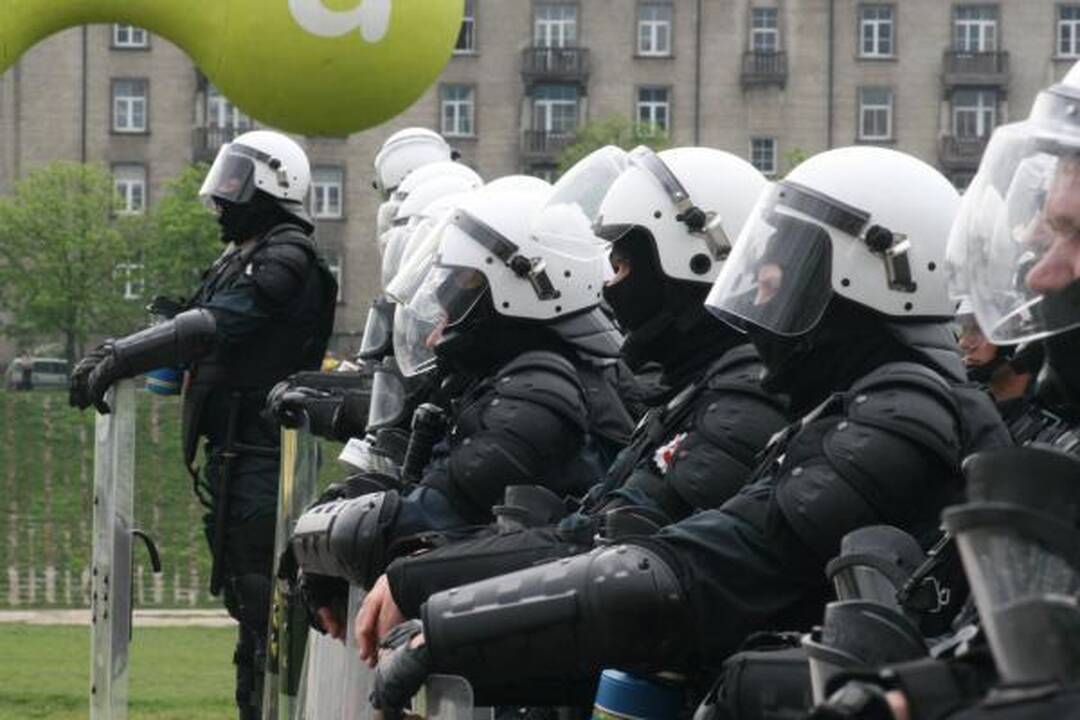Po eitynių - riaušės. P.Gražulis ir K.Uoka išvesdinti jėga