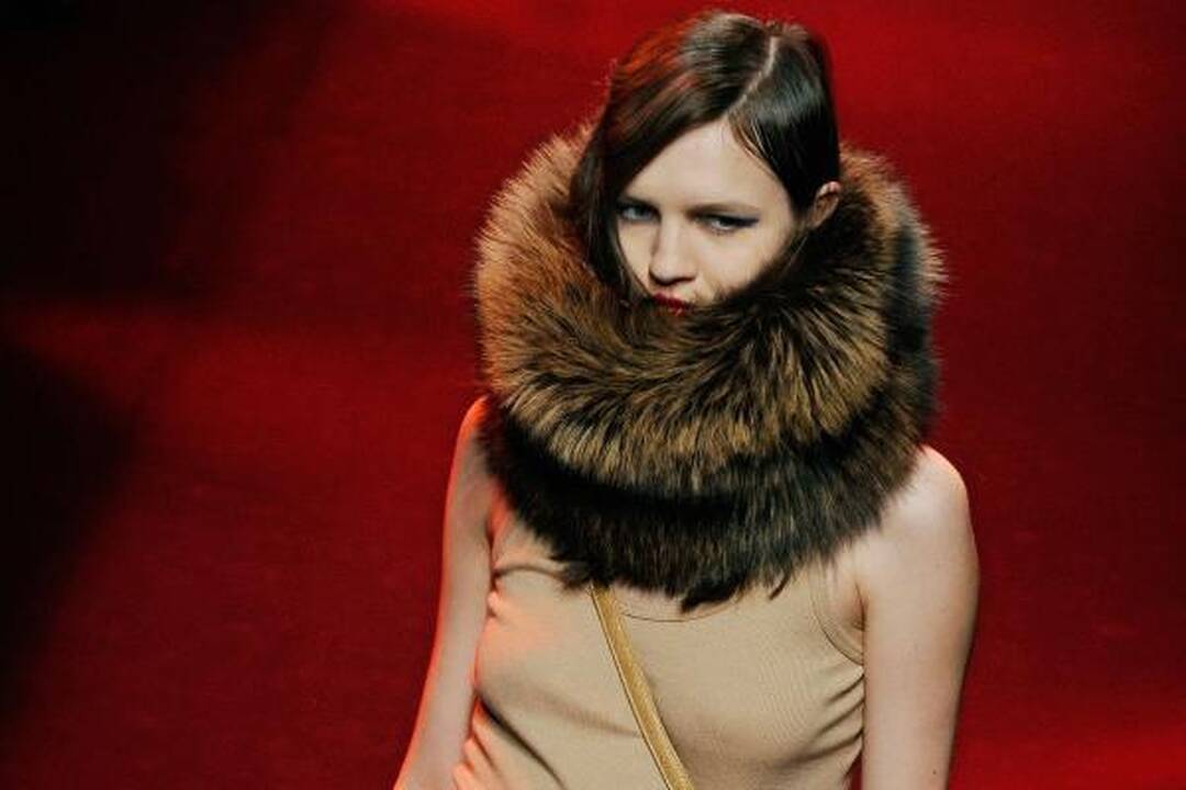 Rudens mados tendencijos: dirbtinis kailis