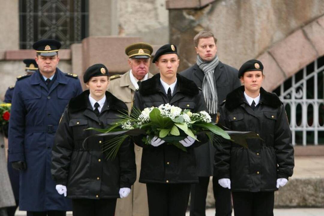 Kariuomenės dienos proga Kaune aidėjo salvės