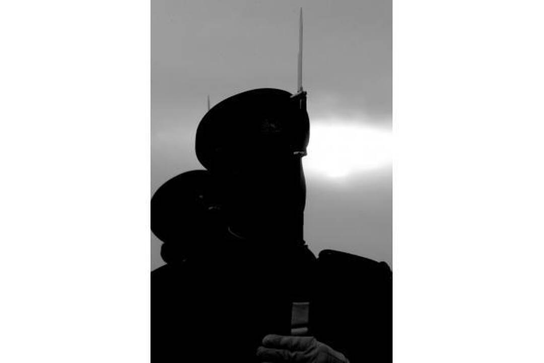 Pirmąją naujų metų dieną Gedimino kalne suplevėsavo 2010 metų trispalvė 