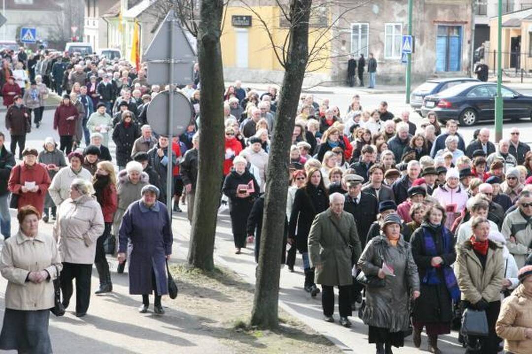 Kristaus kryžiaus kelią ėjo šimtai klaipėdiečių