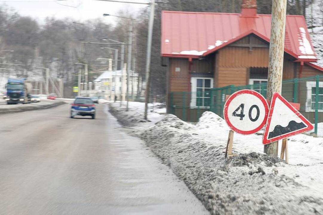 Kauno gatvių krateriai mašinas laužys bent iki pavasario