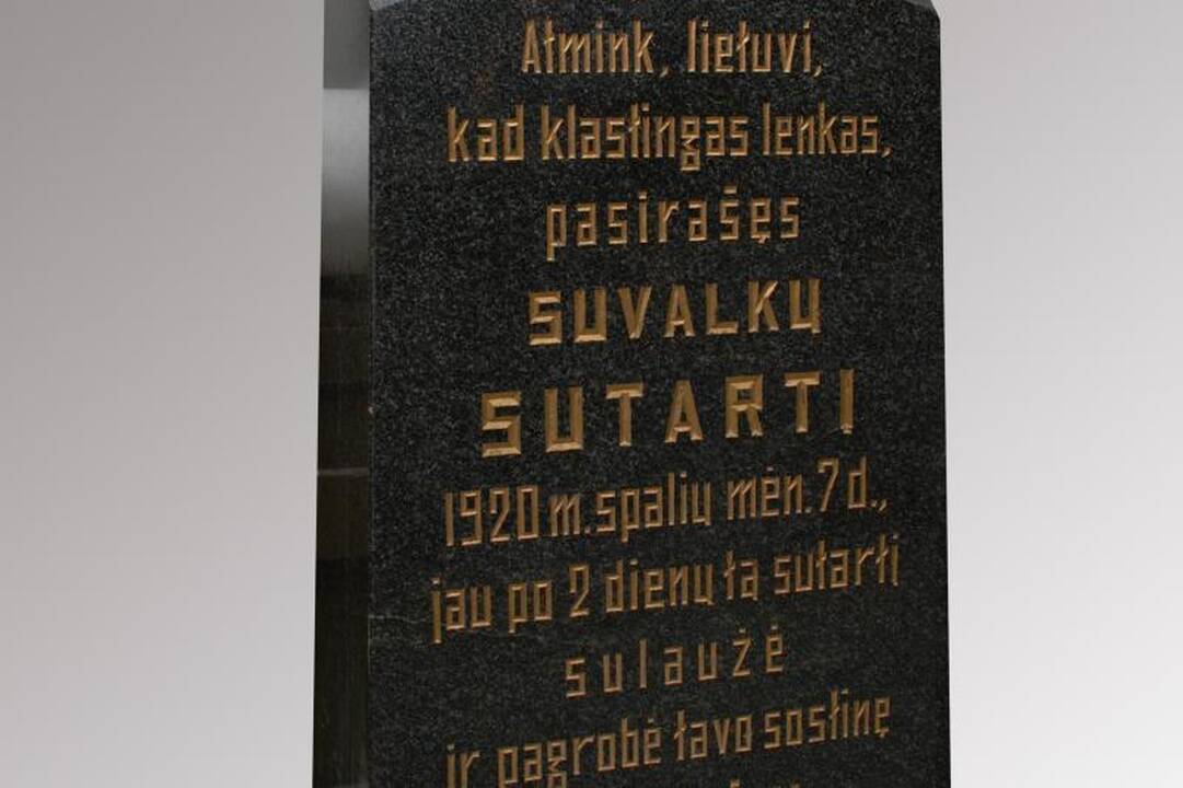 Kodėl neatstatomas „Juodasis obeliskas"? 