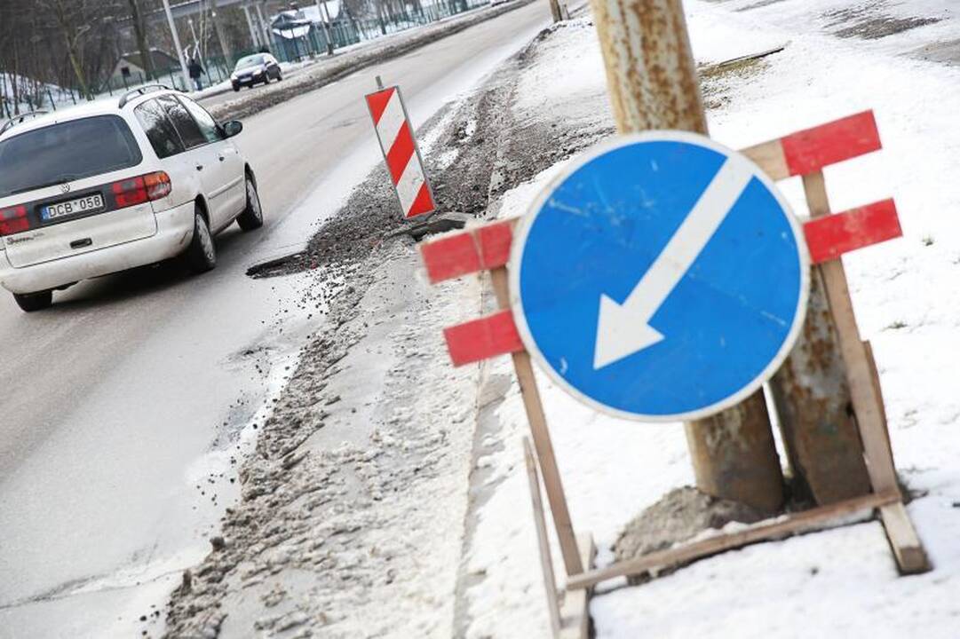 Kauno gatvių krateriai mašinas laužys bent iki pavasario