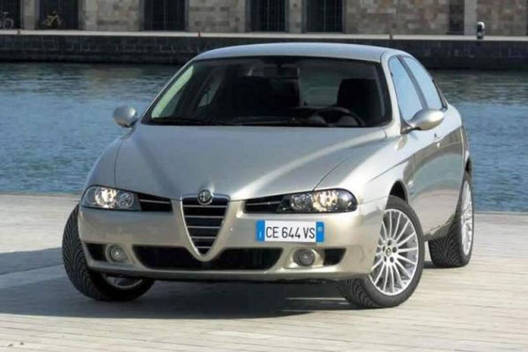Kokie automobiliai labiausiai genda?