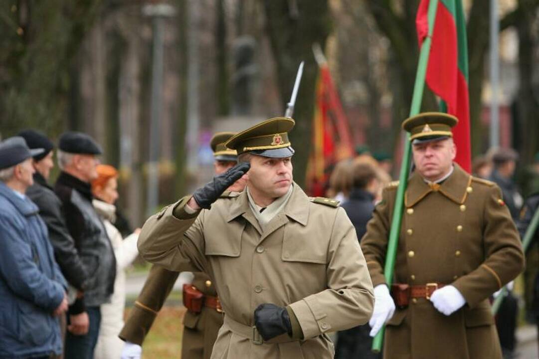 Kariuomenės dienos proga Kaune aidėjo salvės