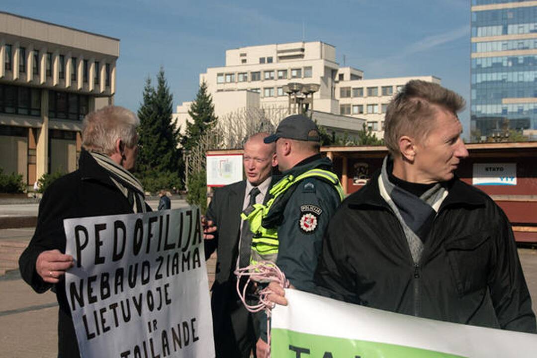 D.Kedžio šalininkai reikalauja skubaus E.Žiobienės atstatydinimo