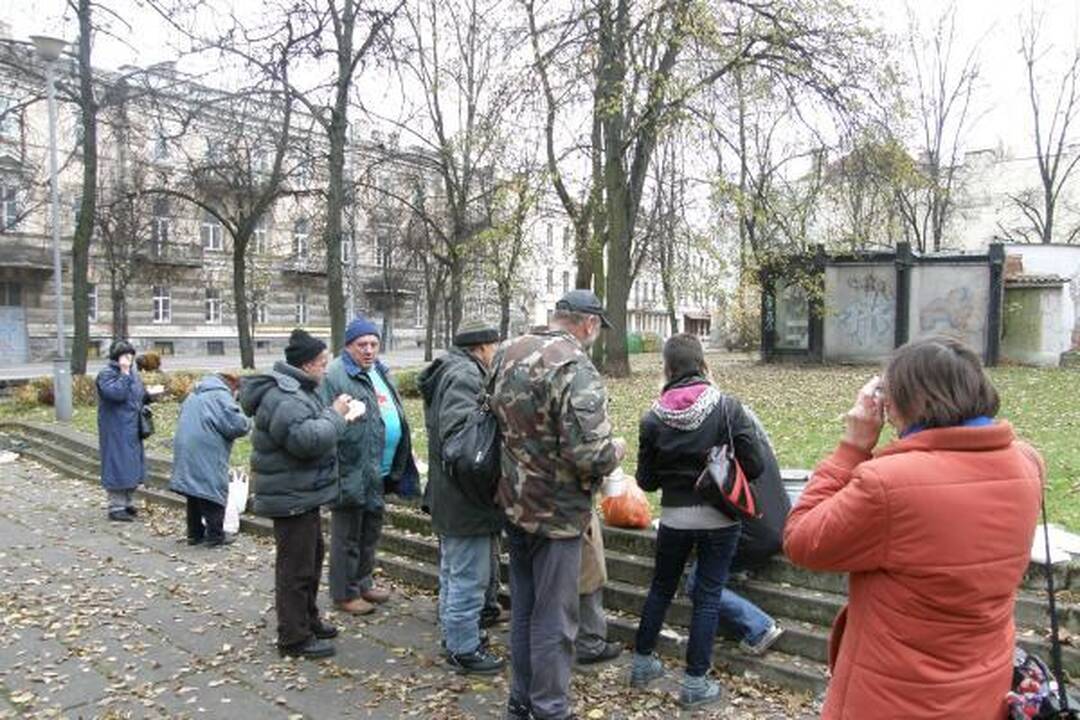 Savanoriai Vilniaus centre maitino dešimtis alkstančiųjų