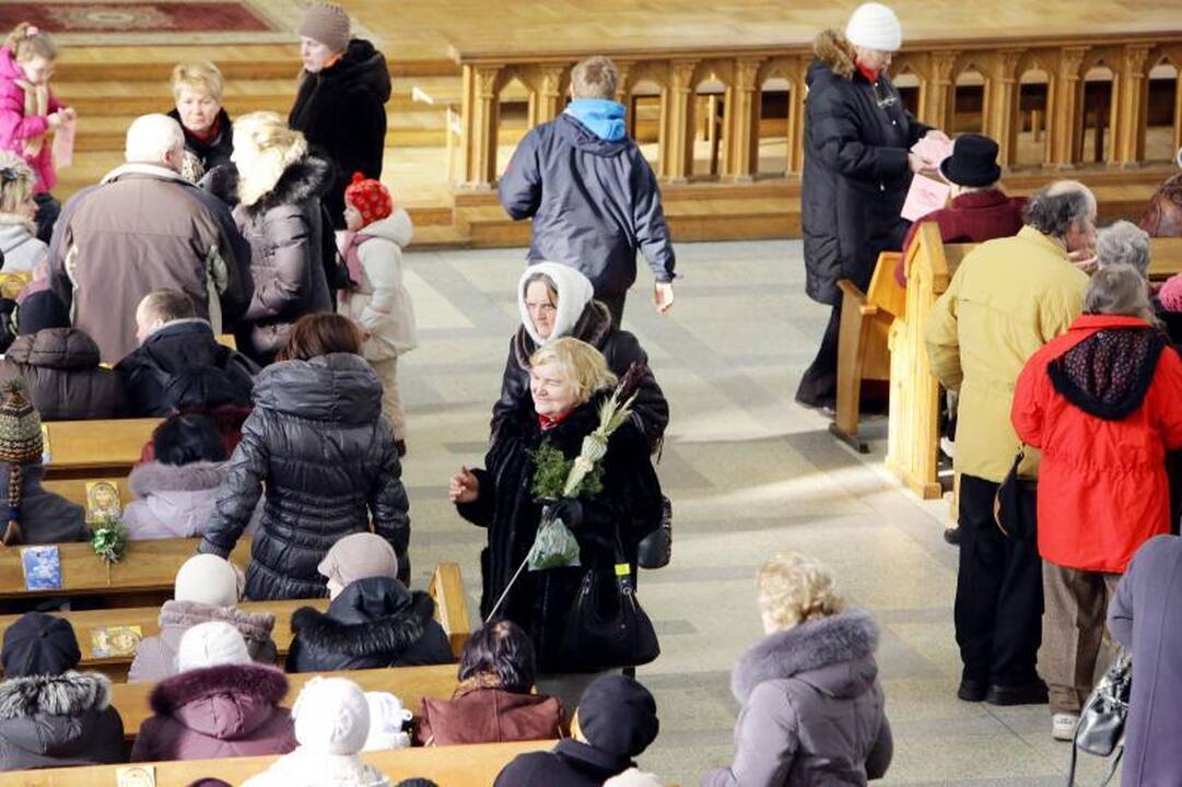 Jaunimo mišiose mažieji klaipėdiečiai raginti netramdyti gerų emocijų