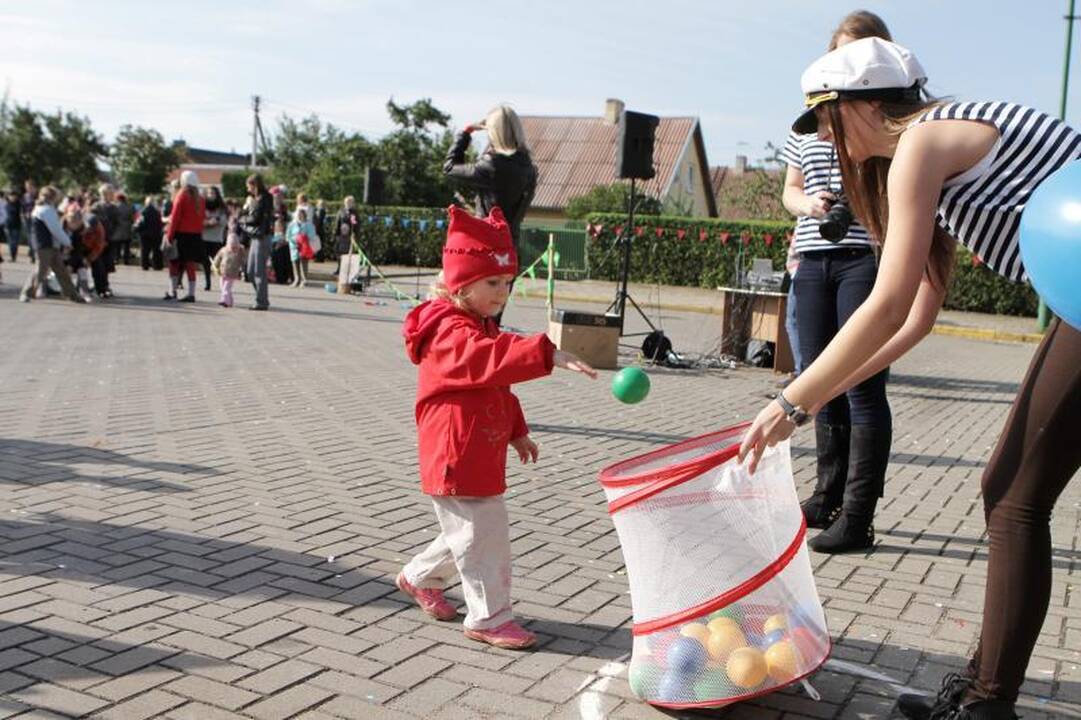 Saulėtą rudens dieną Melnragėje pramogavo šeimos