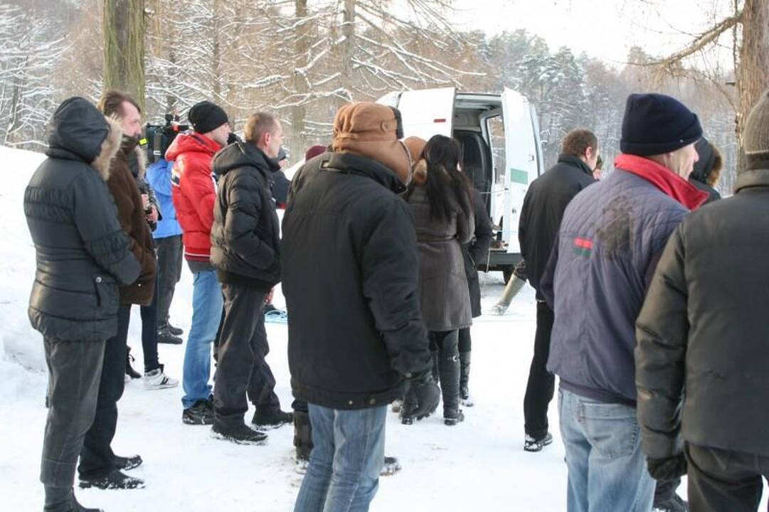 Drama ant ledo: gelbėdami įlūžusius žvejus skendo ir ugniagesiai
