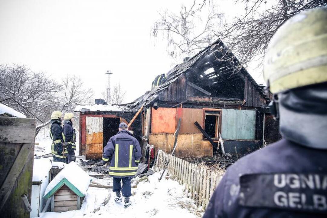 Per gaisrą Palemono gatvėje išgelbėti trys žmonės