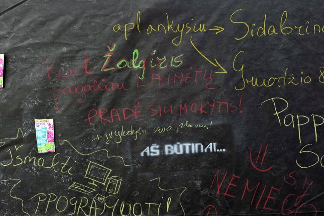 Kaune studentai už simbolinę kainą pirko diplomus