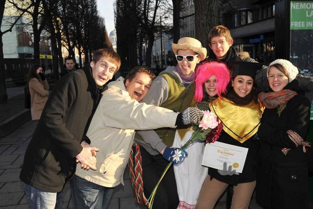 Kaune studentai už simbolinę kainą pirko diplomus